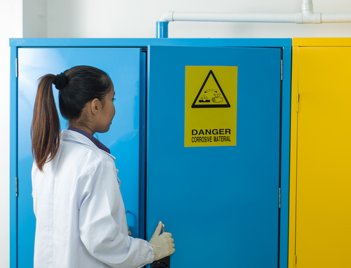 Lab asst check AcidCorrosive Safety Cabinet