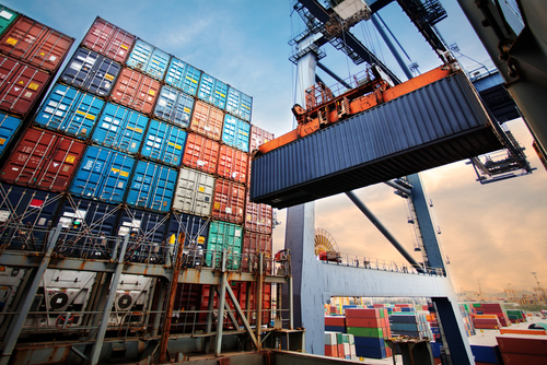 machinery lifting cargo